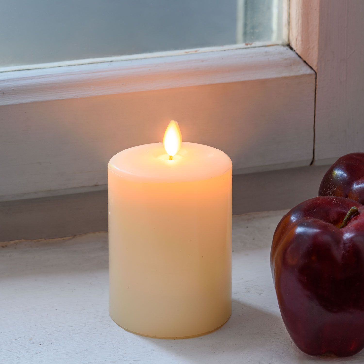 LED Kerze mit Docht elfenbeinfarben, glatt, h 10 cm, Ø 7,5 cm, warmweiß